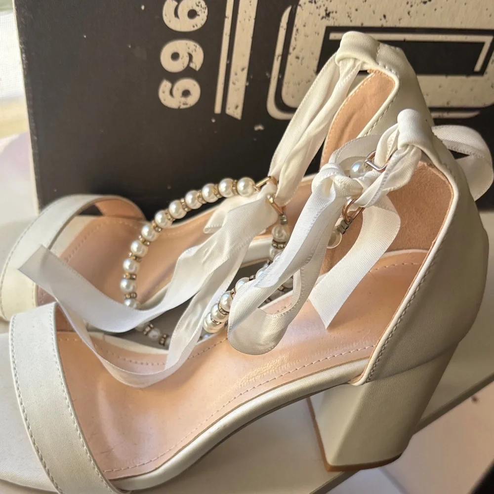 Elegant Pearl-Accent white Block Heels - Picture 4 of 4